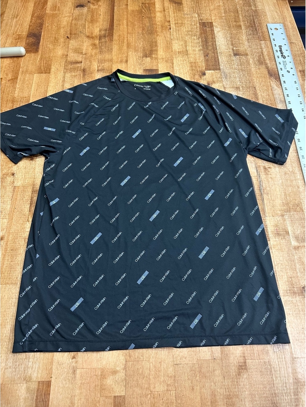 Calvin Klein Men's Black Logo Print Athletic T-Shirt Medium